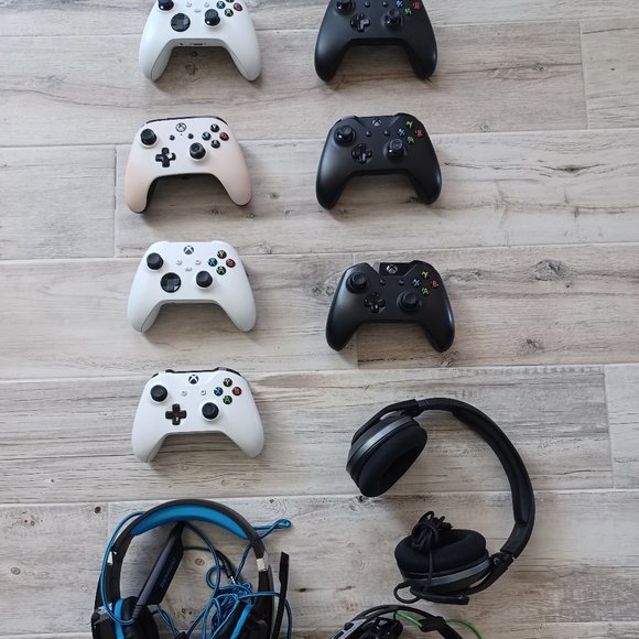Xbox Controllers and headsets - Picture 1 of 11